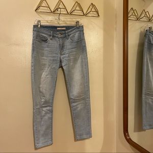 Levi’s 711 Skinny - Mid Rise - Light Wash - 27